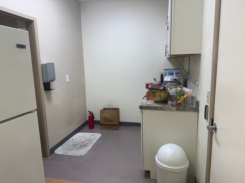 More Photos Of 3220 W Charleston Blvd, Las Vegas Medical For Lease