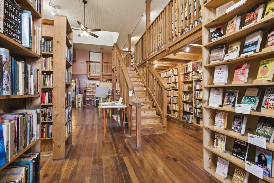 More Photos Of 657 E Main St, Cottage Grove Restaurant For Sale