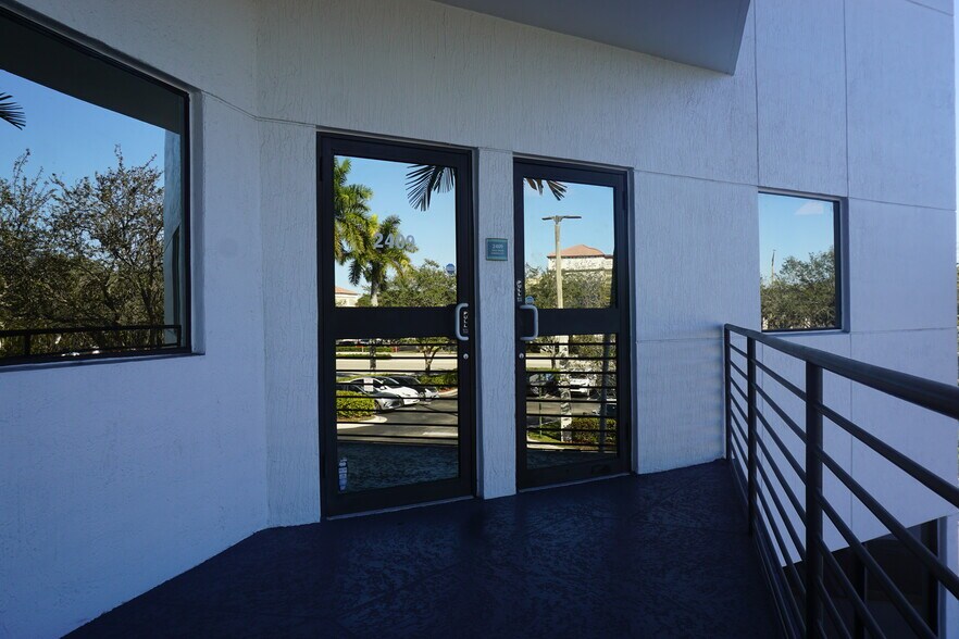 More Photos Of 2405-2425 N University Dr, Coral Springs Loft Creative Space For Lease