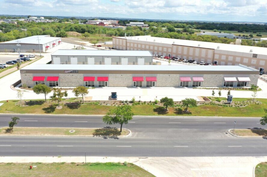 More Photos Of 1740 Universal City Blvd, Universal City Unknown For Lease