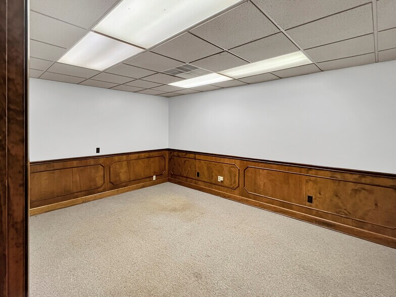 More Photos Of 1831 James I Harrison Jr Pky E, Tuscaloosa Light Manufacturing For Lease