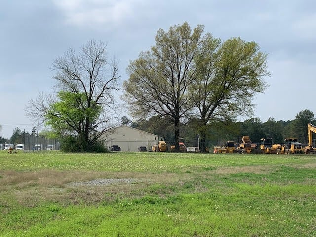 More Photos Of 925 Linco Rd, Longview Flex For Lease