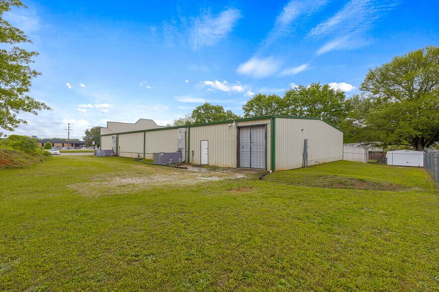 More Photos Of 405 Pearman Dairy Rd, Anderson Freestanding For Sale