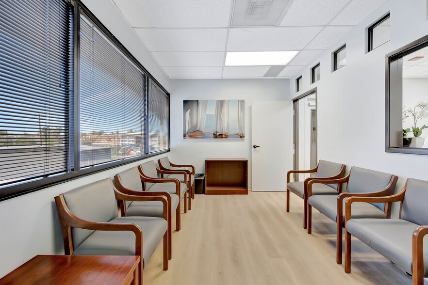 More Photos Of 18800 Delaware St, Huntington Beach Medical For Lease