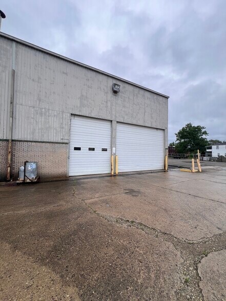 More Photos Of 2316 Jefferson St, Anderson Warehouse For Lease