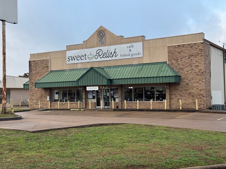 More Photos Of 1136 E Villa Maria Rd, Bryan General Retail For Lease