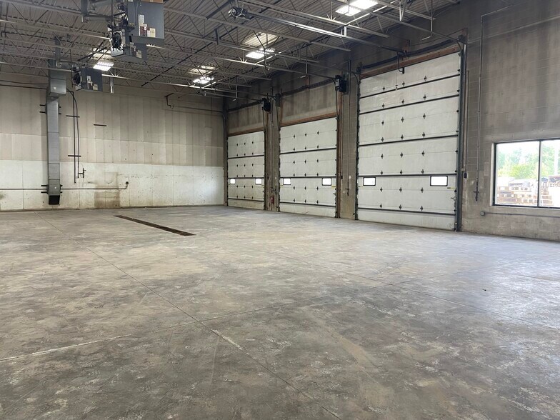 More Photos Of 6805 20th Ave S, Centerville Manufacturing For Lease