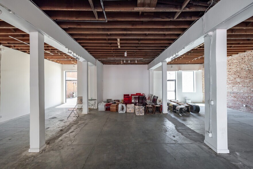 More Photos Of 629 N Western Ave, Los Angeles Office For Lease