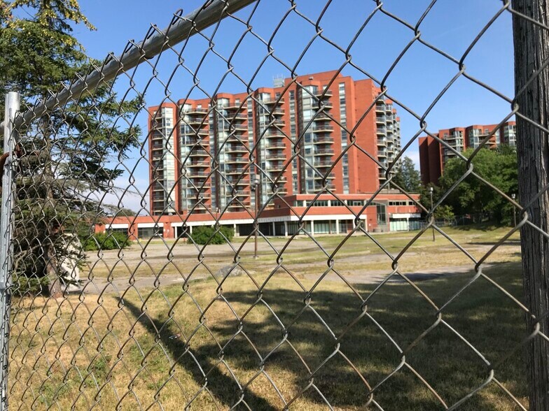 More Photos Of 30 Dean Park Rd, Toronto Storefront Retail Residential For Sale