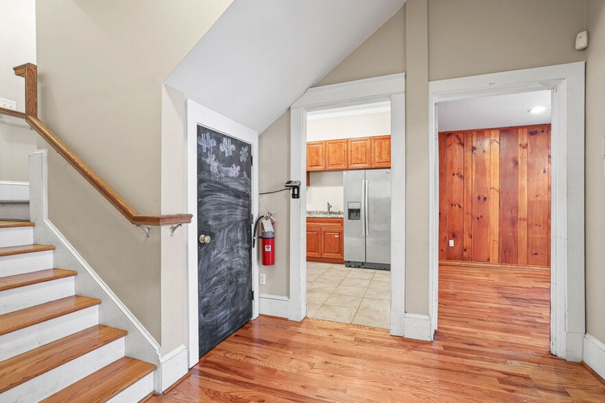 More Photos Of 113 Whitsett St, Greenville Office For Sale