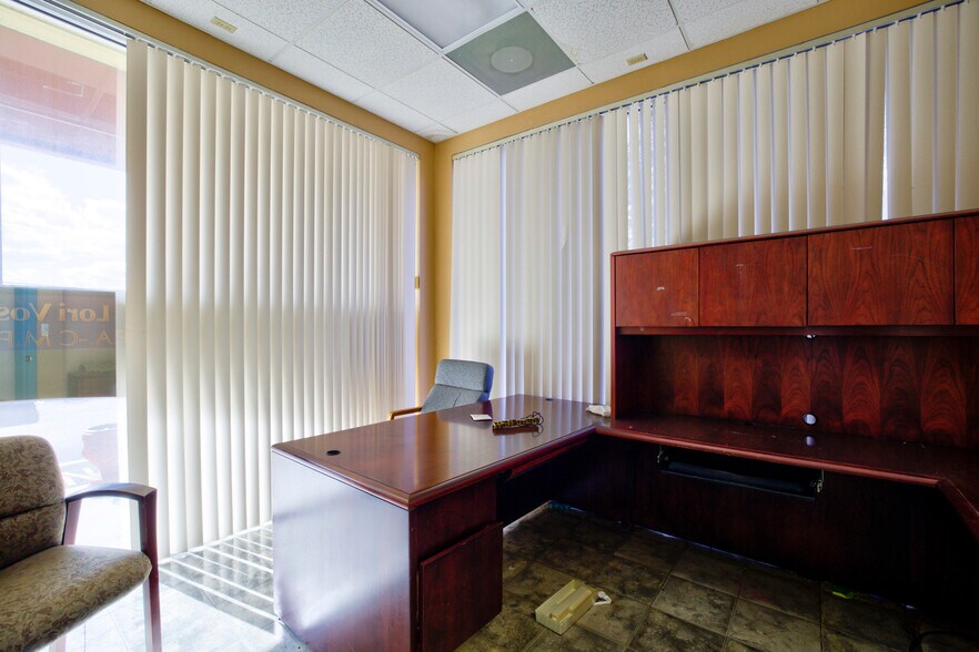 More Photos Of 7118-7170 N Nob Hill Rd, Tamarac General Retail For Lease