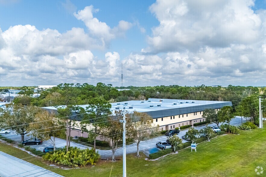 More Photos Of 660 NW Peacock Blvd, Port Saint Lucie Manufacturing For Lease
