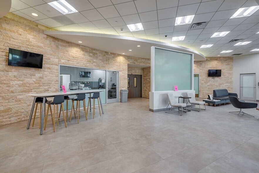 More Photos Of 4100 Mapleshade Ln, Plano Hospital For Lease