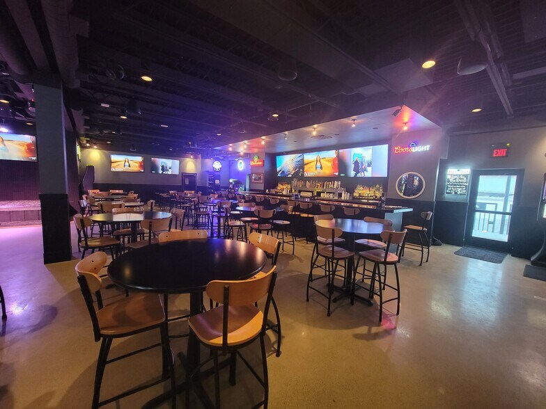 More Photos Of 909 N West Ave, Sioux Falls General Retail For Sale