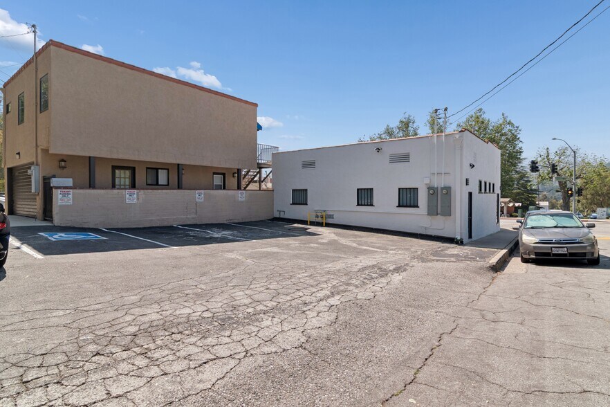 More Photos Of 1129 Foothill Blvd, La Cañada Flintridge Storefront For Lease