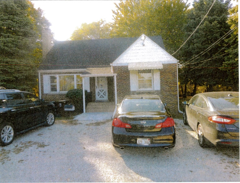Primary Photo Of 5421 Howard, Skokie Office For Lease