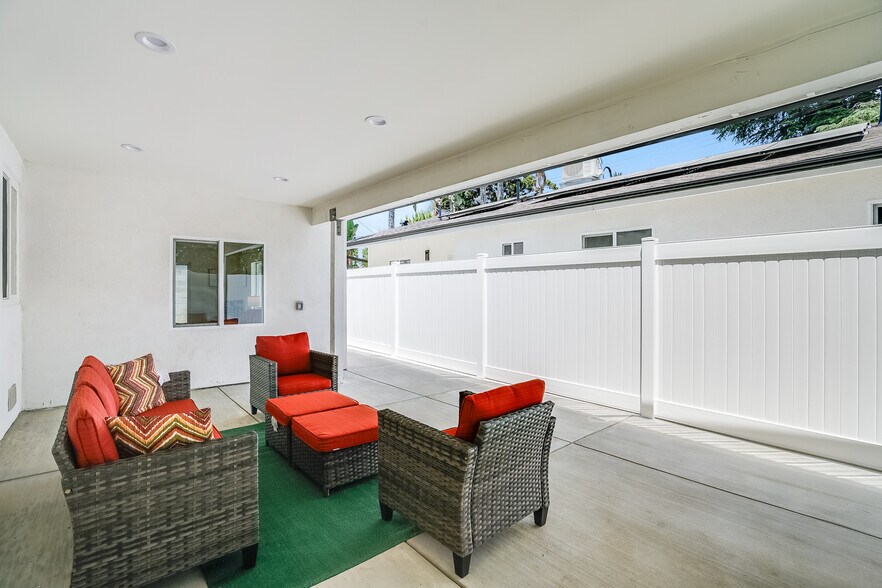 More Photos Of 7008 Encino Ave, Van Nuys Apartments For Sale