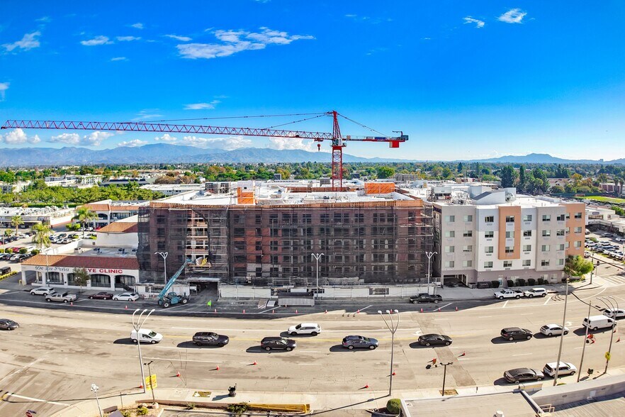 More Photos Of 7054 Van Nuys Blvd, Van Nuys Apartments For Lease