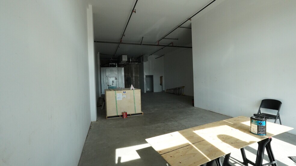 More Photos Of 13755 Roscoe Blvd, Panorama City General Retail For Lease