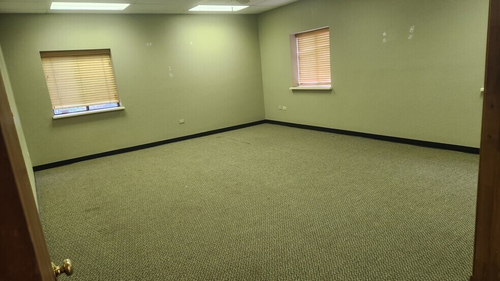 More Photos Of 9761 Titan Park Cir, Littleton Warehouse For Lease