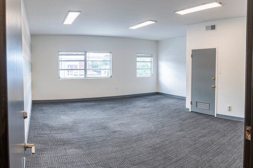 More Photos Of 629-633 W 19th St, Houston Coworking Space