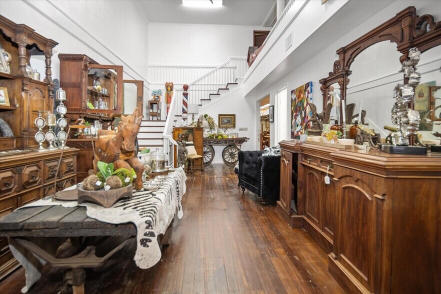 More Photos Of 117 E Lufkin Ave, Lufkin General Retail For Sale