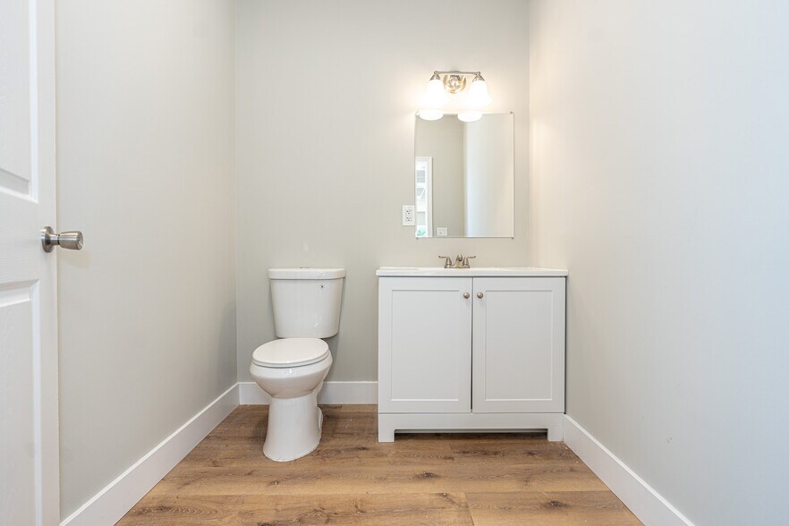 More Photos Of 730 S Marlyn Ave, Essex Flex For Lease
