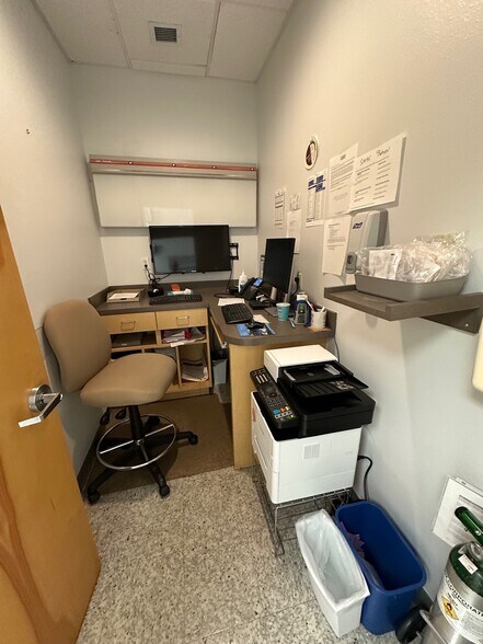 More Photos Of 842 Sunset Lake Blvd, Venice Medical For Lease