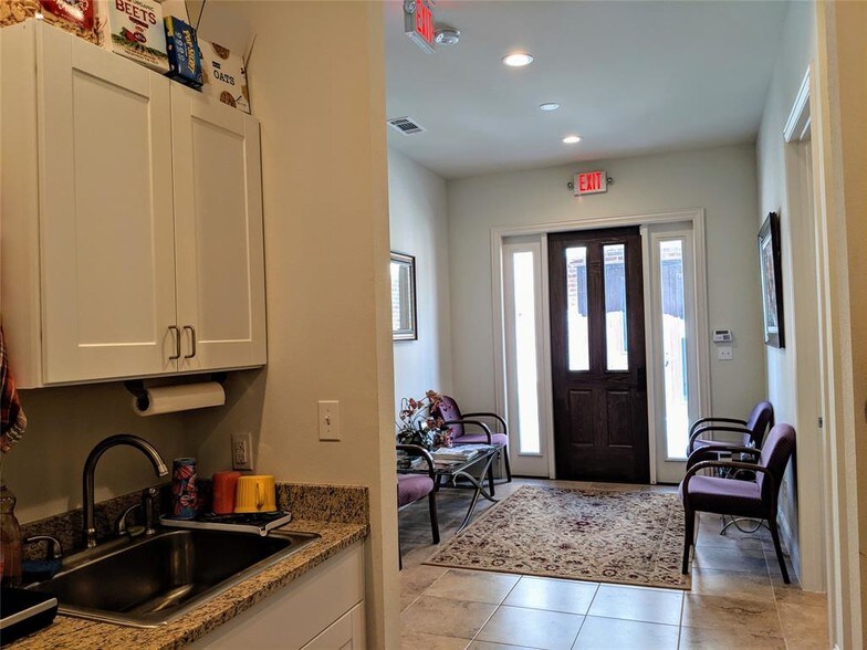 More Photos Of 318 W FM 544, Murphy Medical For Sale