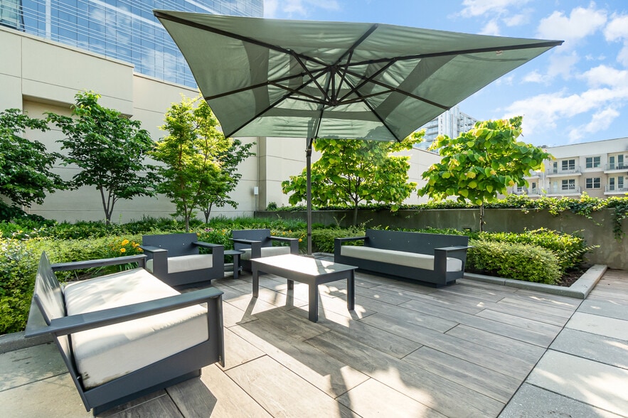 More Photos Of 615 S College St, Charlotte Office For Lease