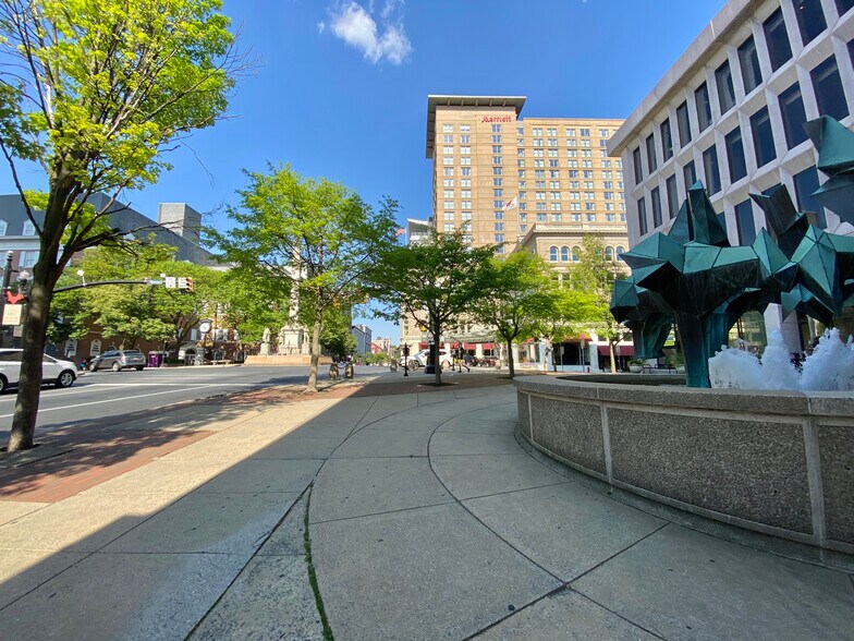 More Photos Of 28 Penn Sq, Lancaster Office For Lease