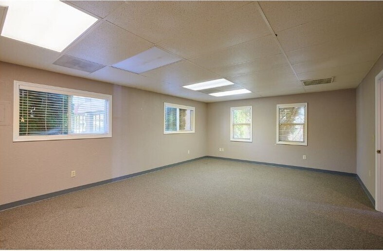 More Photos Of 2316 E Portland Rd, Newberg Storefront Retail Office For Sale