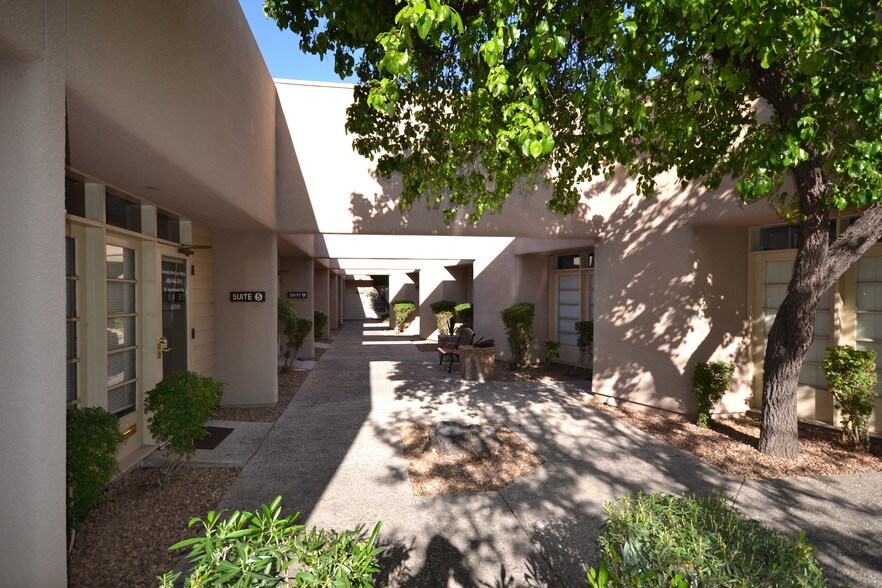 More Photos Of 8075 E Morgan Trl, Scottsdale Medical For Lease