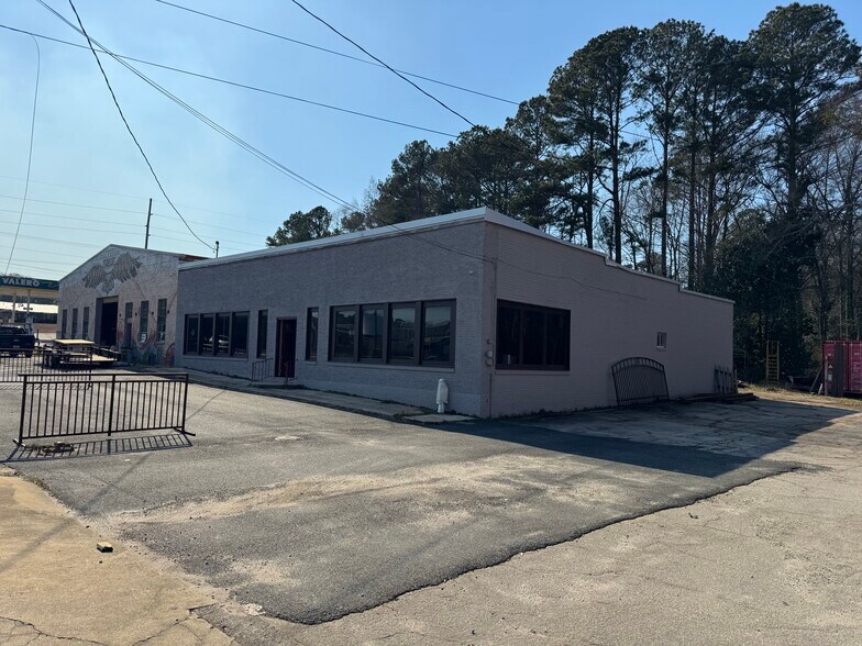 Primary Photo Of 307 S US-29, Hogansville Showroom For Sale