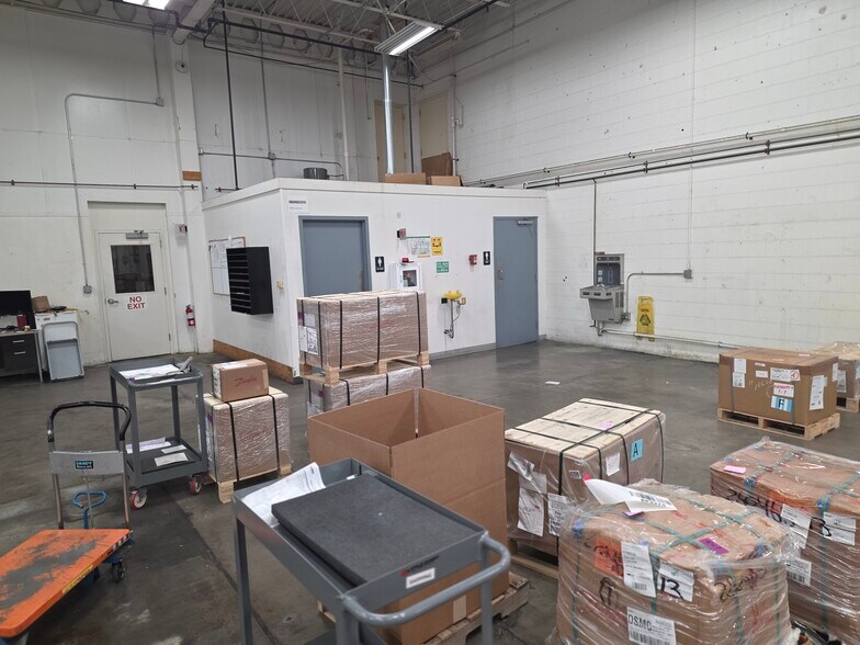 More Photos Of 300 Airport Rd, Ames Warehouse For Lease