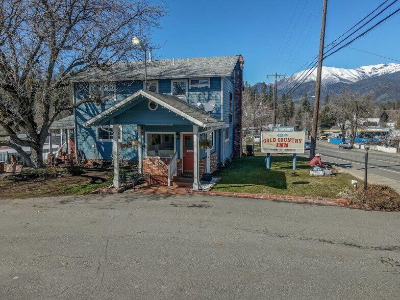 More Photos Of 718 Main St, Weaverville Hotel For Sale