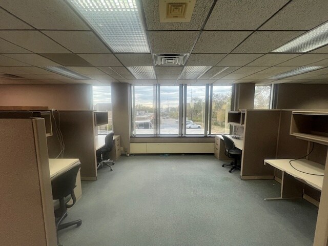 More Photos Of 660 N University Blvd, Middletown Office For Lease