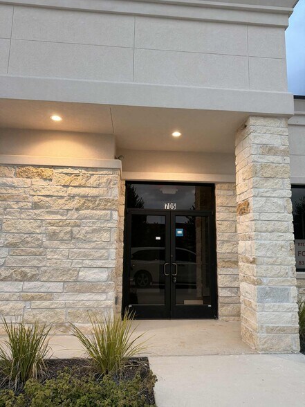 More Photos Of 28111 S Firethorne Rd, Katy Office For Lease