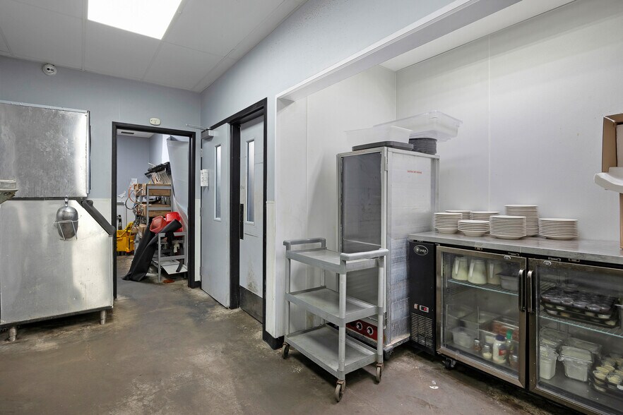 More Photos Of 7609 Hillside Rd, Amarillo Freestanding For Lease