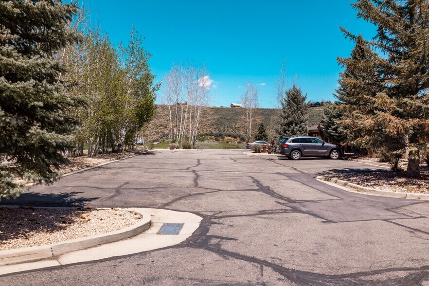 More Photos Of 700 Bitner Rd, Park City Office For Sale