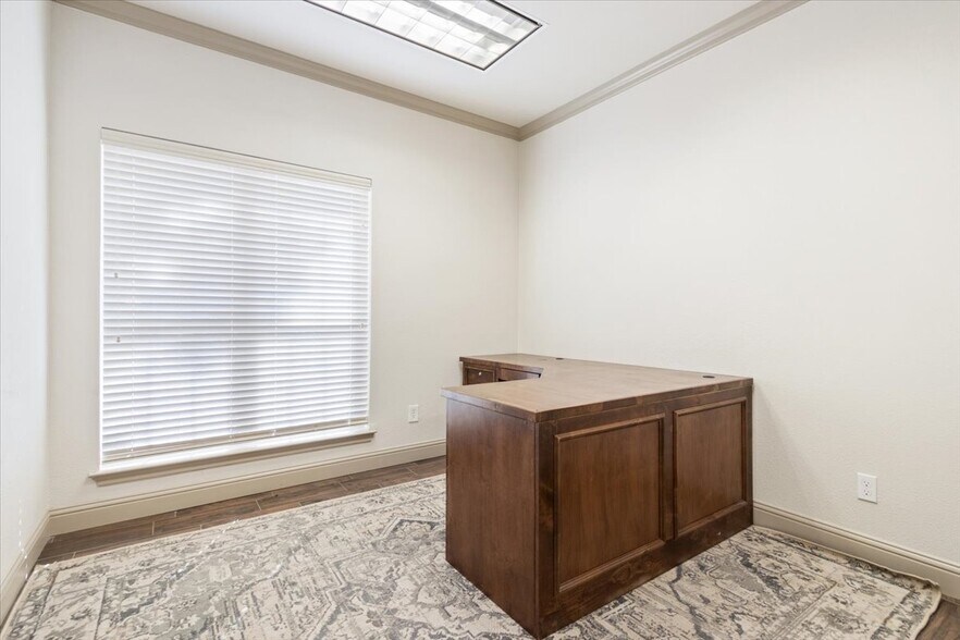 More Photos Of 1000 State Highway 6, Woodway Medical For Lease