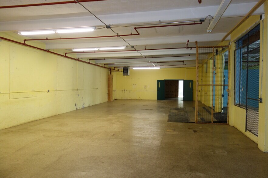 More Photos Of 25 Summer Ave, Waltham Manufacturing For Lease