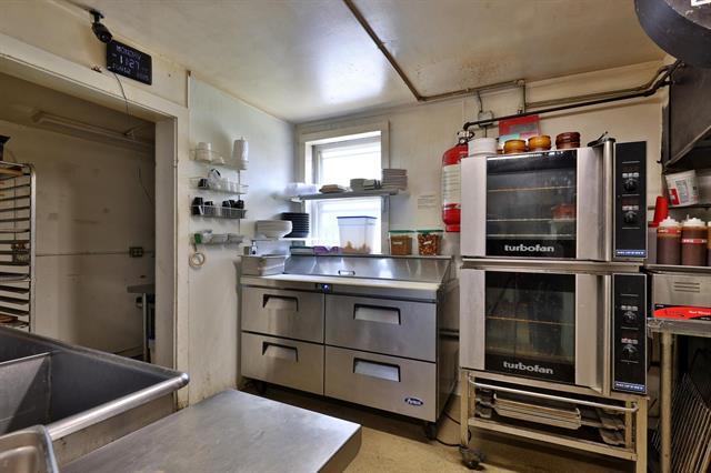 More Photos Of 20 Public Way, Quechee Restaurant For Sale