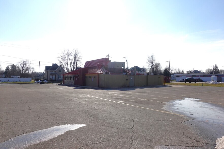 More Photos Of 1555 E Main St, Galesburg Fast Food For Lease