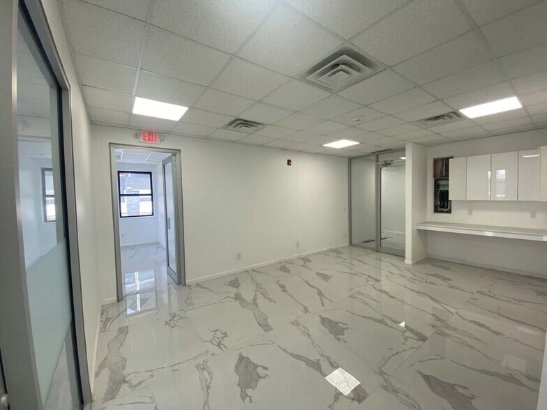 More Photos Of 586 Newark Ave, Jersey City Office For Lease