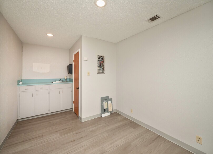 More Photos Of 4409 Menchaca Rd, Austin Medical For Sale