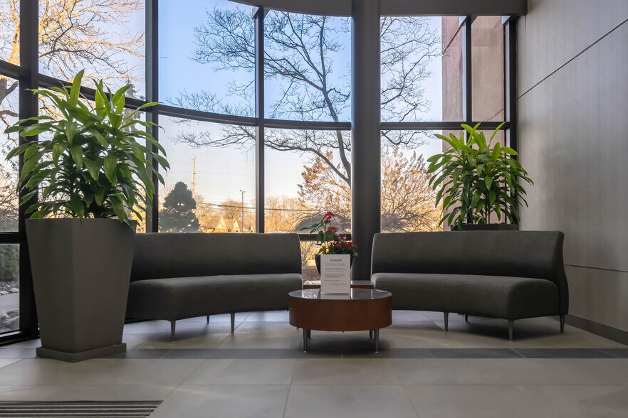 More Photos Of 6960 Orchard Lake Rd, West Bloomfield Office For Lease