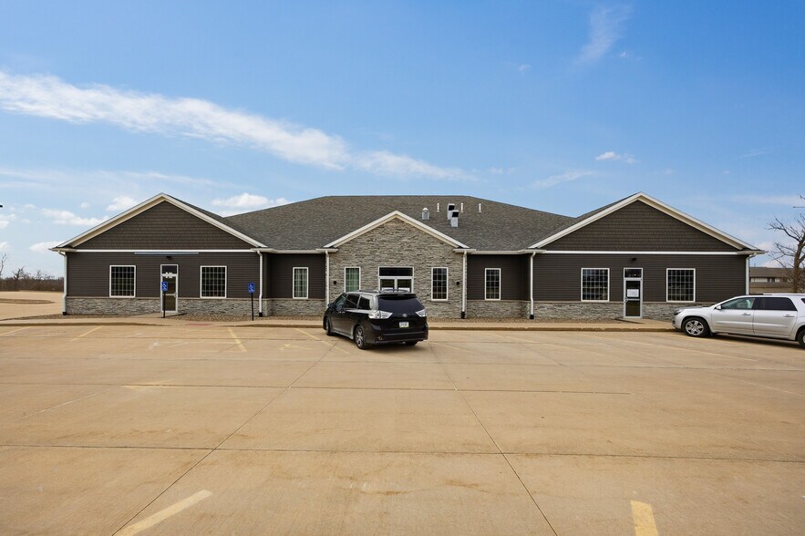 More Photos Of 4820 Armar Dr SE, Cedar Rapids Office For Sale