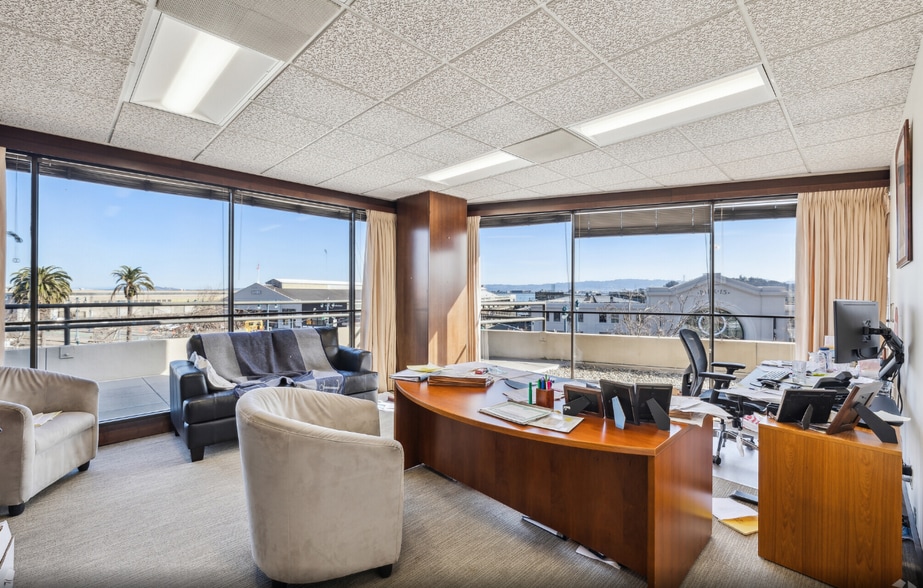 More Photos Of 900 Front St, San Francisco Office For Lease