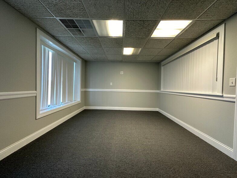 More Photos Of 733-759 Memorial Ave, West Springfield Showroom For Sale